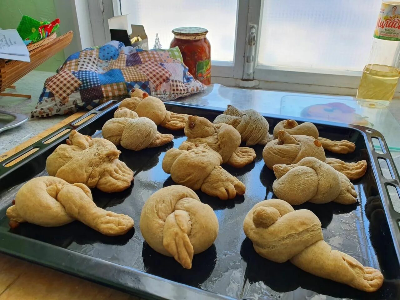 Жаворонки (печенье). Жаворонки выпечка. Выпечка Жаворонков в детском саду. Печь Жаворонков. Как печь жаворонков на 40 святых