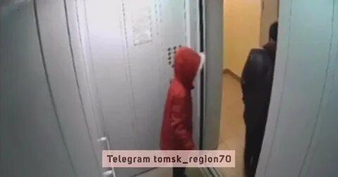 Парни затащили школьницу в бункер