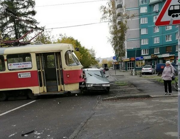 Трамвайное кольцо Металлург Ижевск. Городок Металлургов Ижевск. Трамвай в Металлург Ижевск. 5 Трамвай Ижевск. Город ижевск трамвай