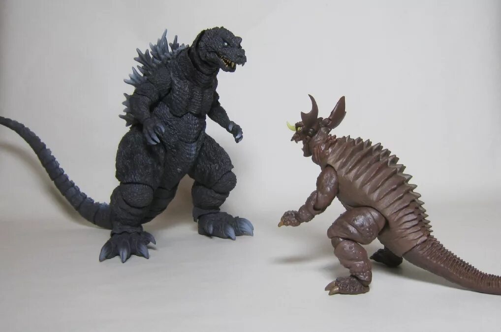 Годзилла из пластилина. Godzilla vs King 2021 игрушки. Мехагодзилла из пластилина Годзилла против Конга. Godzilla s.h.monsterarts 2001. Godzilla GMK 2021.