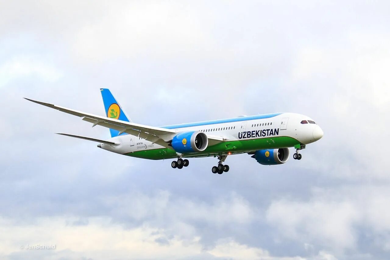 Uzbekistan airways рейсы. Дримлайнер Узбекистан. Дримлайнер 787 Узбекистан. Uzbekistan Airways Боинг 757. Боинг 787-800 узбекские авиалинии.