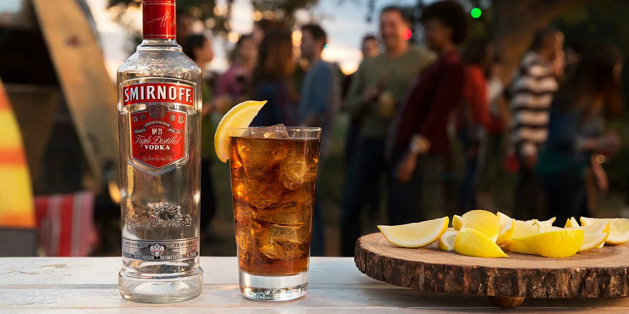 Виски кола коктейль. Smirnoff коктейль.