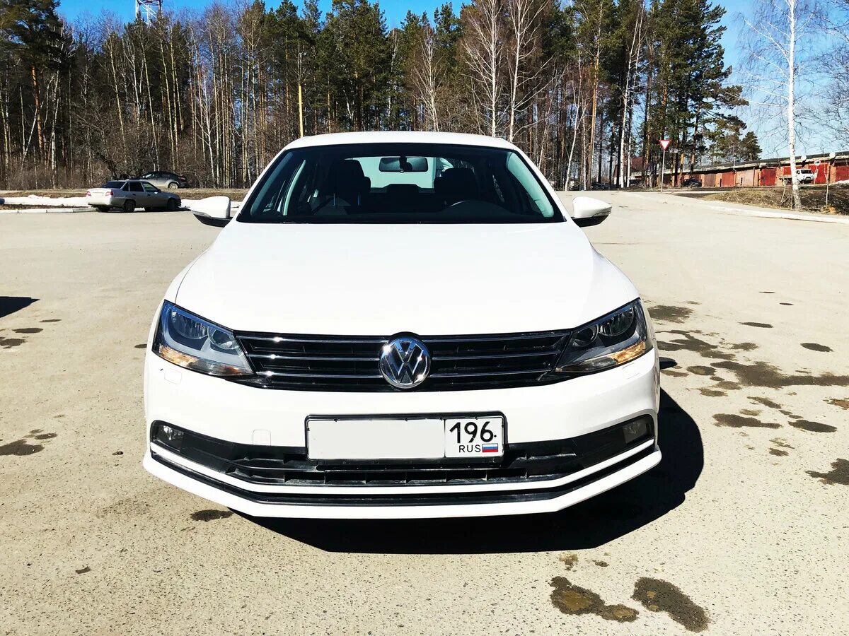 Volkswagen jetta рестайлинг. Фольксваген Джетта 6. Фольксваген Джетта 2015 белая. Фольксваген Джетта 6 Рестайлинг. Volkswagen Джетта 2015.