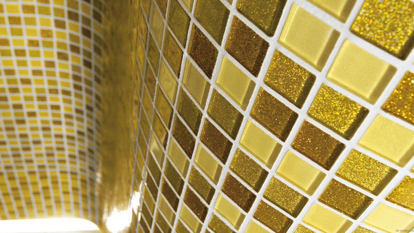 Затирка для ванной купить. Crystal Mosaic Золотая. Мозаика для ванной. Плитка мозаика для ванной. Золотая мозаика в ванной.