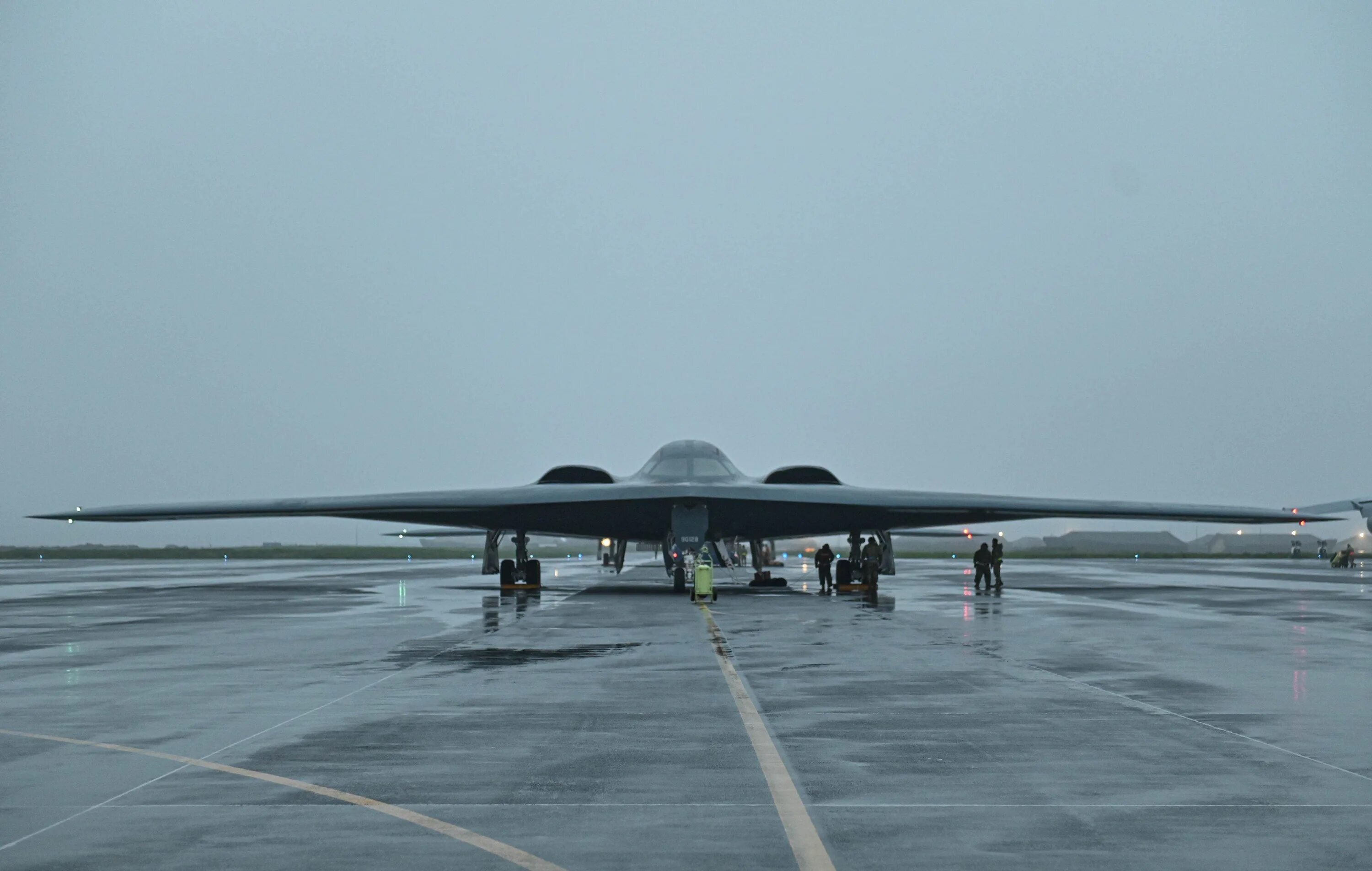 B-2 Spirit: стелс-бомбардировщик. Бомбардировщик б2 спирит. B-2 Spirit Stealth Bomber. Истребитель стелс б 2 спирит.