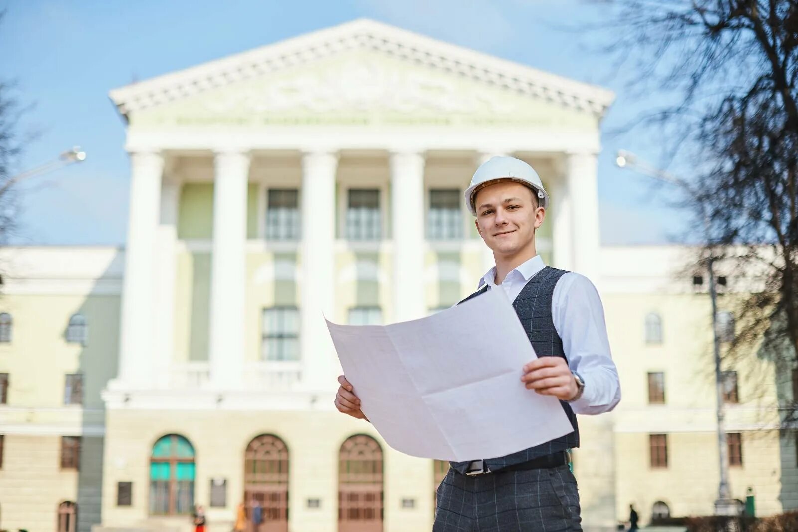 Учащиеся студенты. Бывший абитуриент. Поступить в университет. Бывший абитуриент. Студенты в вузе.