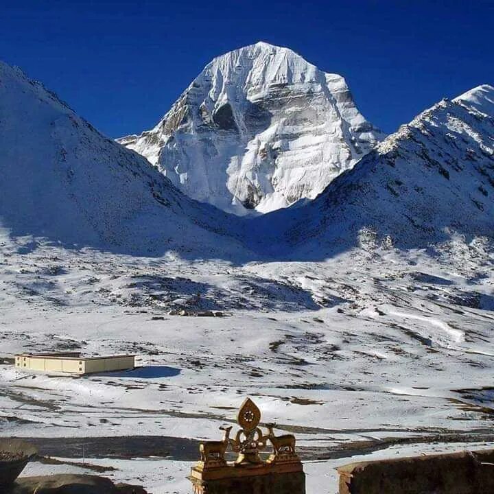 Гималаи место. Кайлас гора в Тибете. Тибет Лхаса Кайлас. Непал гора Кайлас. Тибет Лхаса гора Кайлас.