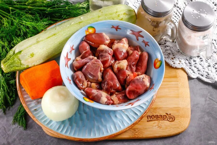 Куриные сердечки рецепт быстро и вкусно. Куриные сердечки. блюда с куриными сердечками. куриные сердечки с болгарским перцем. блюда из куриных сердечек.
