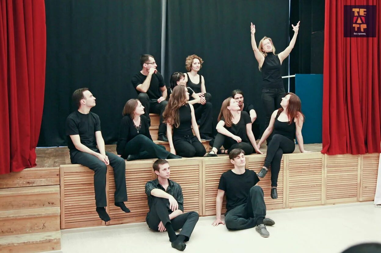 театр 1 курс. уроки актерского мастерства. американский школьный театр. мастер класс по актерскому мастерству. театральная студия для взрослых.