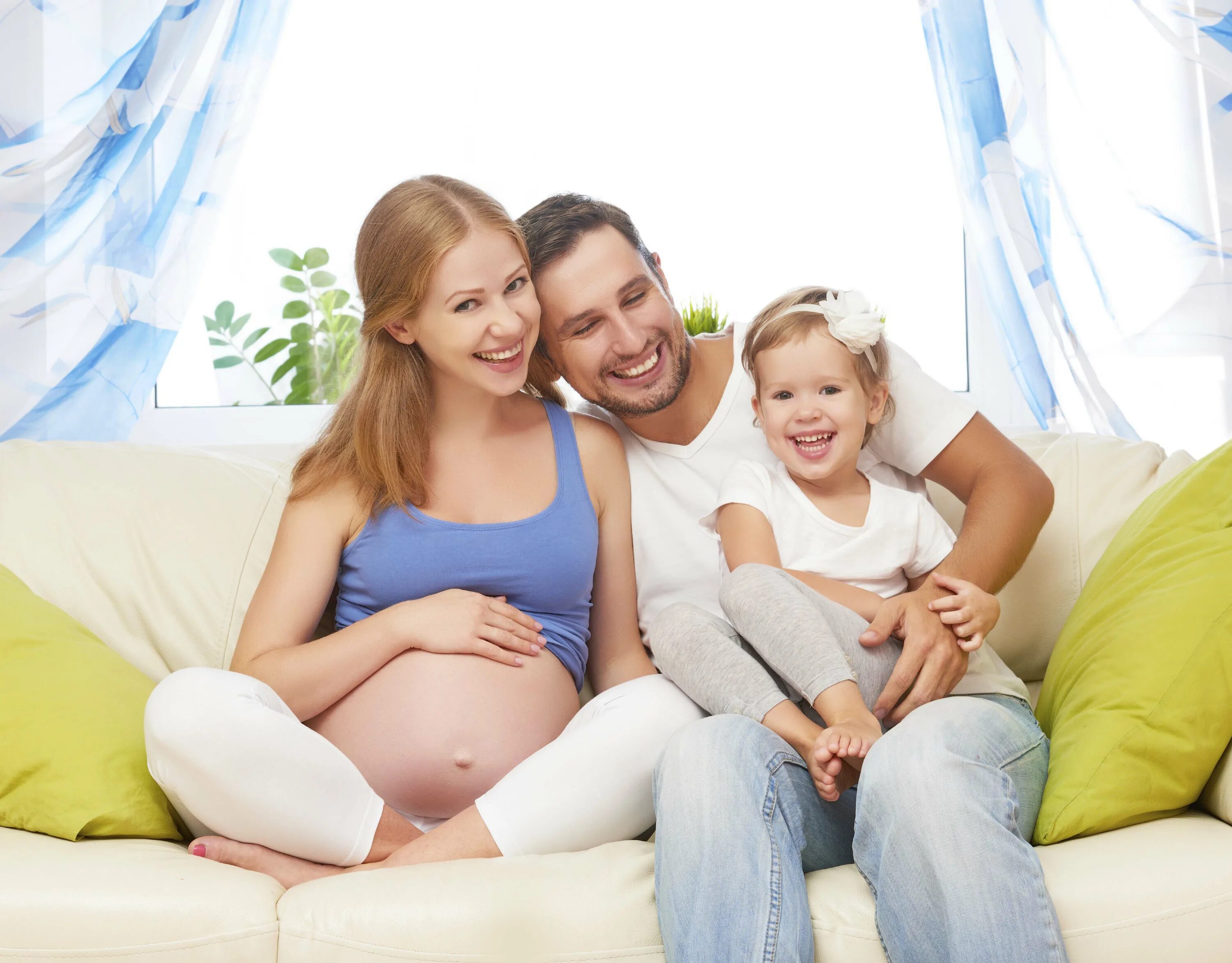 Семейная фотосессия с беременной мамой. Daughter father pregnant. Father pregnant. Женщина в семье. Daughter father pregnant.