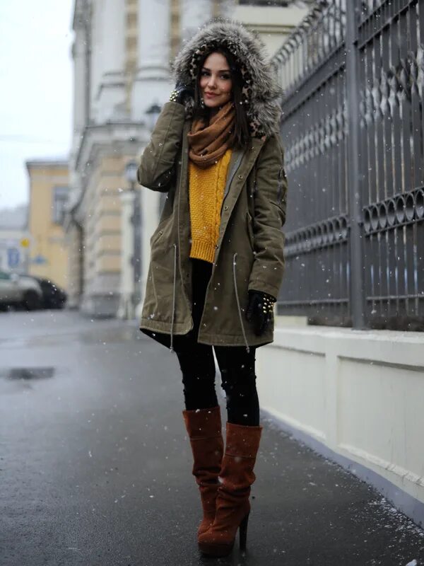 Зимняя женская парка с шарфом. Зимние куртки и ботинки. Зимняя куртка с сапогами. Зимние образы с паркой. Парка образы.