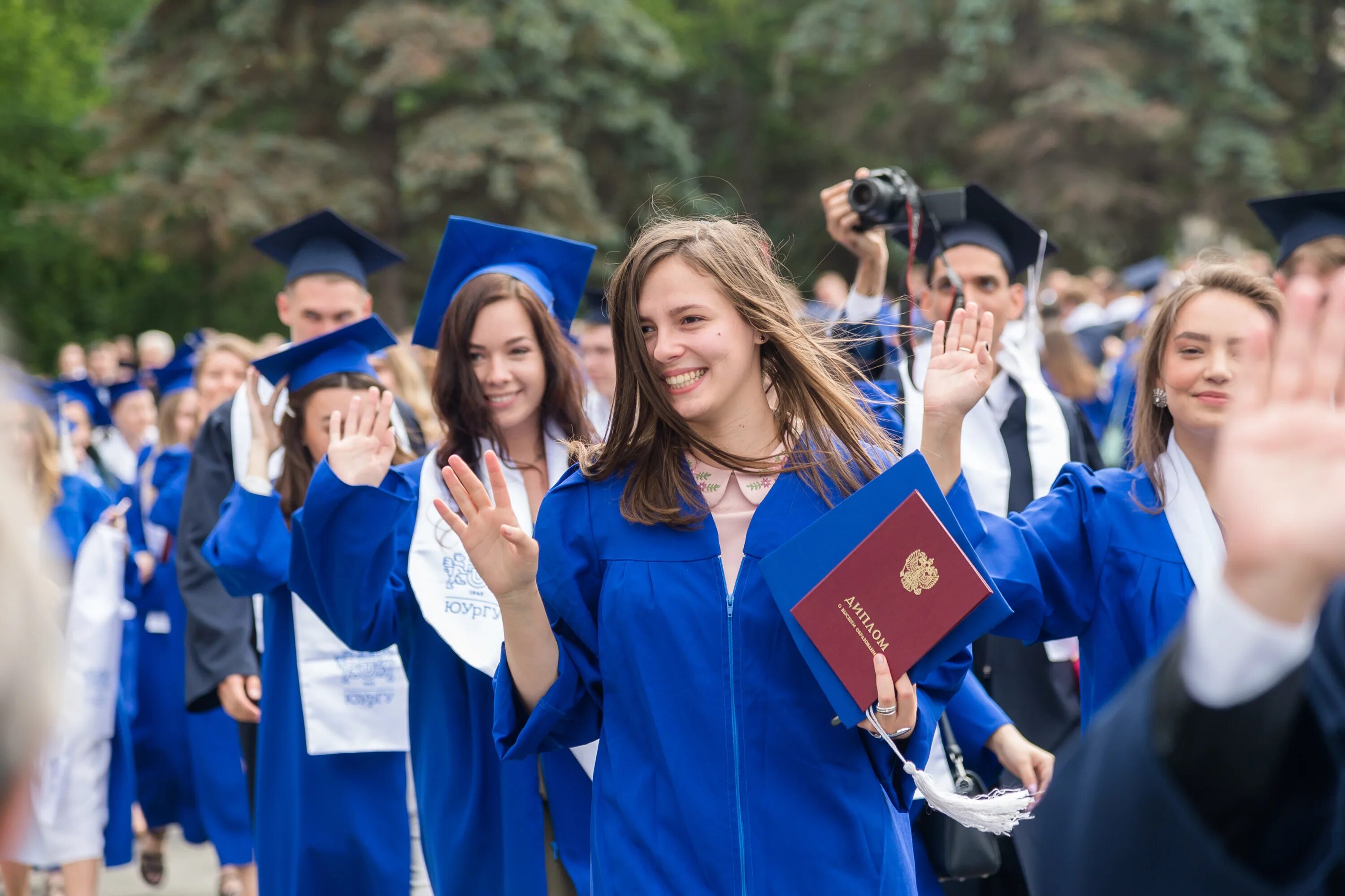 Какое образование получают студенты. Выпускник вуза. Выпускной в университете. Выпускник вуза. Выпускники российских вузов.