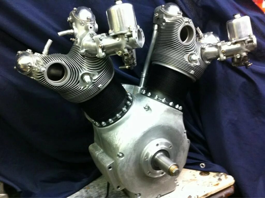 Twin engine. Двигатель 999cc v twin. v-twin. custom v twin engine. самодельный 2т двигатель.