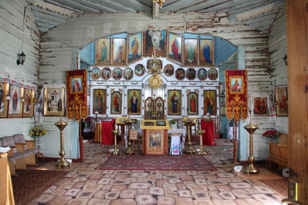 Сон церковь внутри быть. Деревенский храм внутри. сельская церковь внутри. деревенская церковь изнутри. старинные православные храмы внутри.