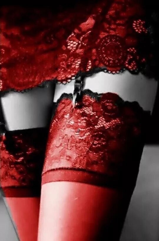 Страстная чулки. Черные чулки. Страстная чулки. Красивые женские ноги. Красивые женские ножки в чулках.