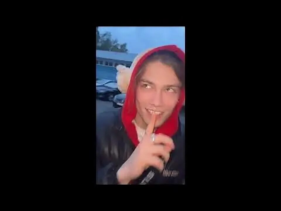 Девушка с приспущенными джинсами. Песня крадутся ниже расстегнутые. Мужчина с рассгнутой шир. Корона рушит мозг. Lildrughill обои.