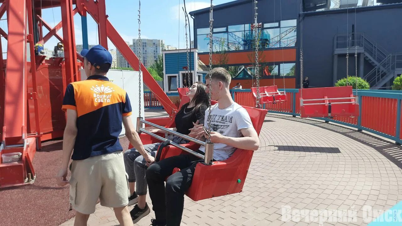 Виталий Хоценко и Сергей Шелест открыли новые аттракционы в омском парке развлеч