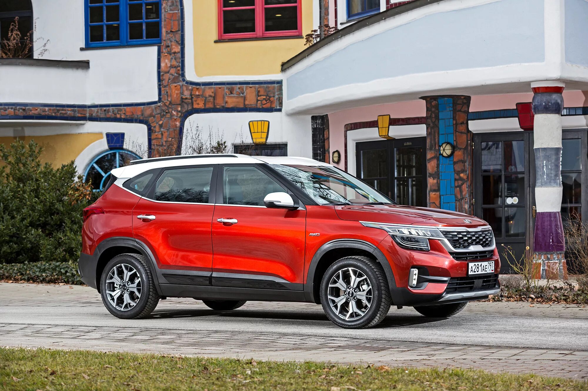 Kia Seltos красный. Kia Seltos 4wd. Киа Селтос 2022 красный. Киа Селтос 2021 Luxe. Киа селтос сравнения