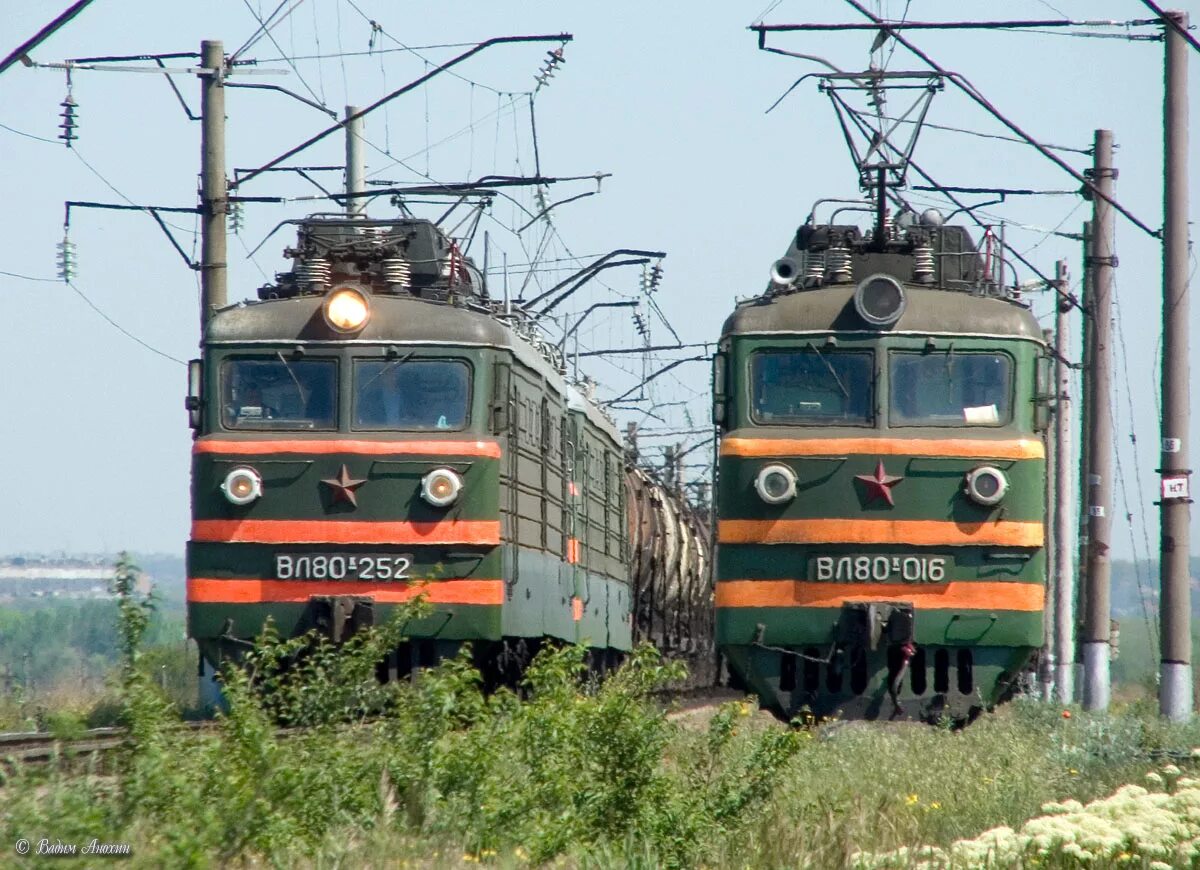 грузовой поезд. вл 16. вл10у 885. вл80с нэвз. вл82 016.