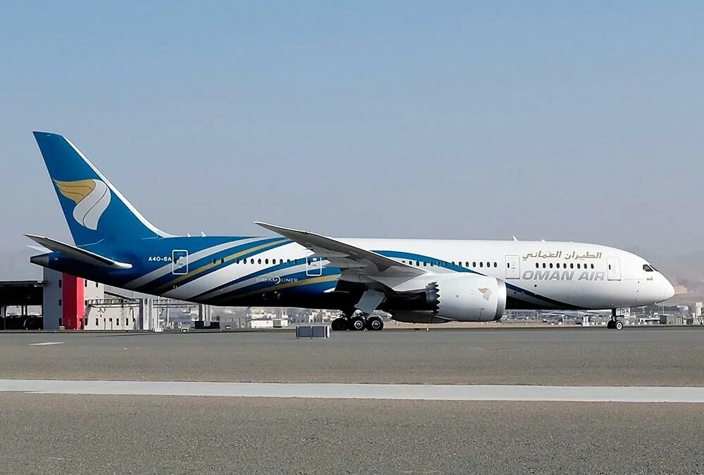 Oman air москва. Oman air 737. Парк самолётов авиакомпании оман эйр. Boeing 737 oman air. Boeing 737 max oman air.