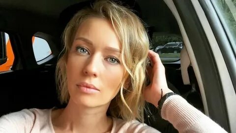 Yalangoch aktrisa Evgeniya Lozaning surati.