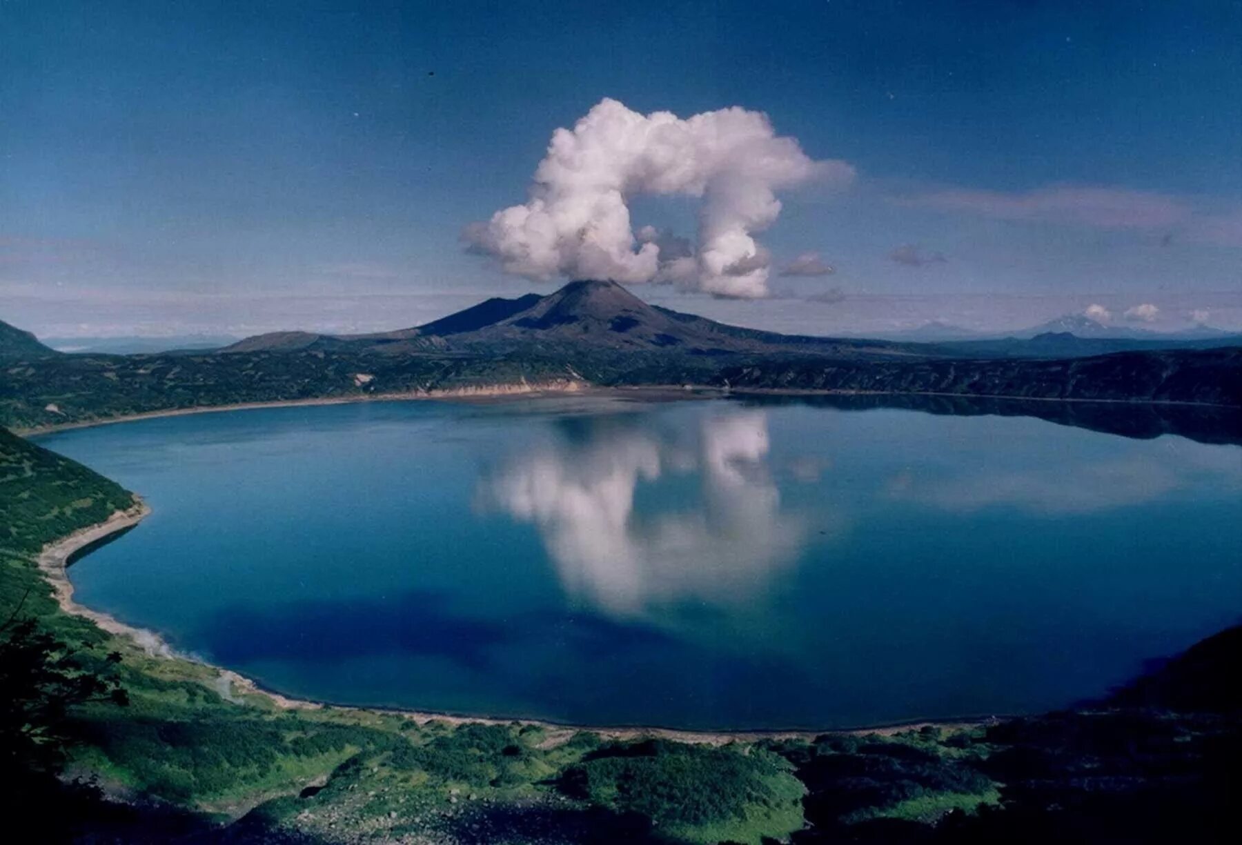водные дальнего востока. жупанова камчатка. водные дальнего востока. вулканическое озеро кроноцкое. водные дальнего востока.