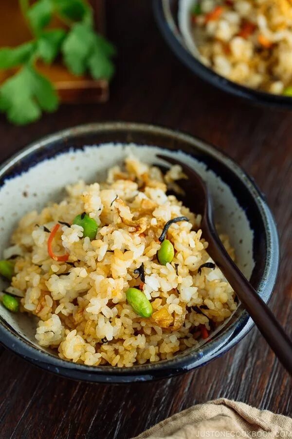 Японский жареный рис. Yangzhou meal. Рис тепан японский. Японский рис с курицей. Тори тяхан.