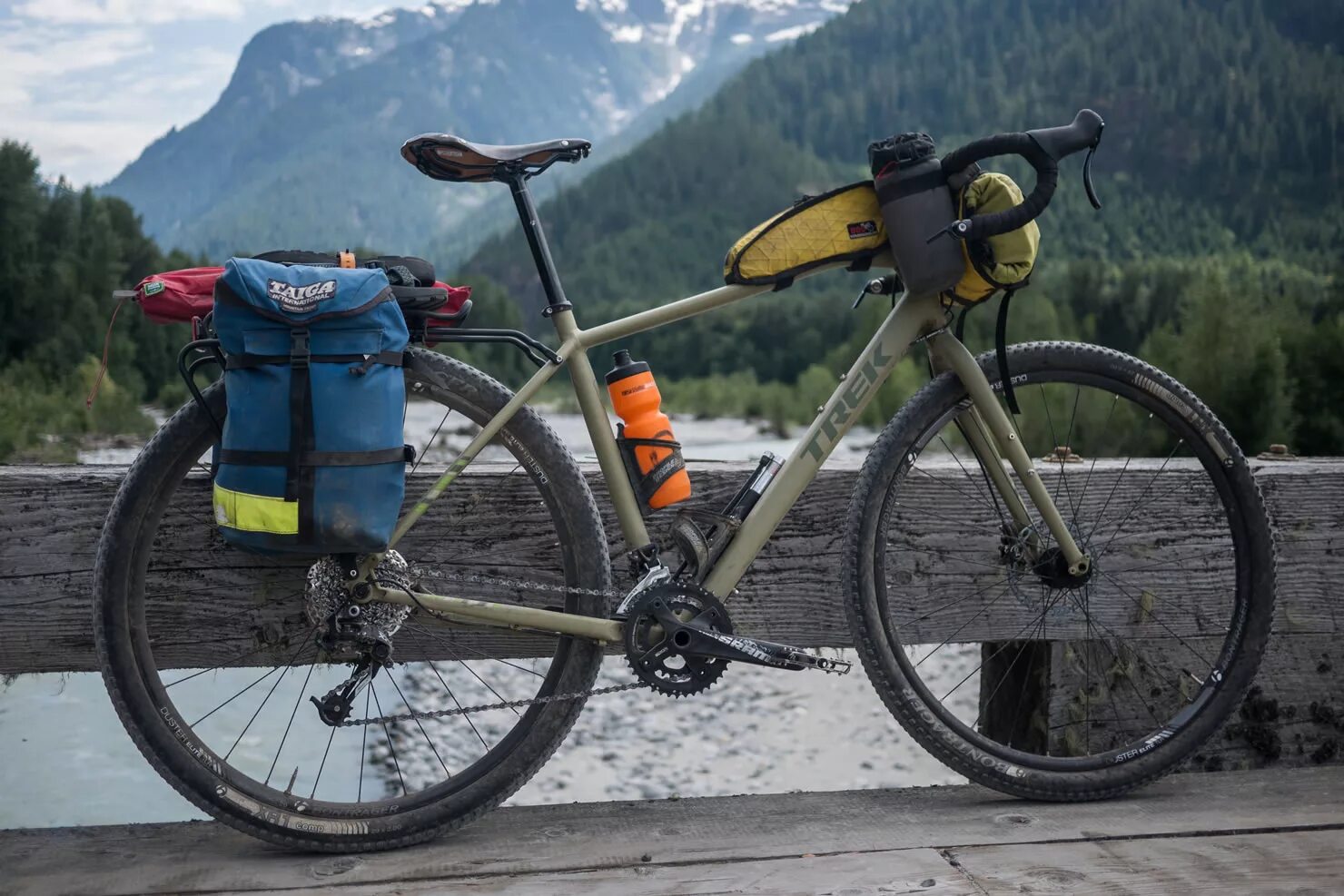 Какой лучше брать велосипед. Туринговые велосипеды Trek 920. Trek 920 Bikepacking. Грэвел байкпакинг. Trek гревел.