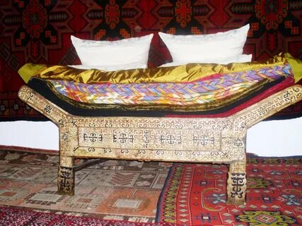 Қызды құбыжық порнография көреді