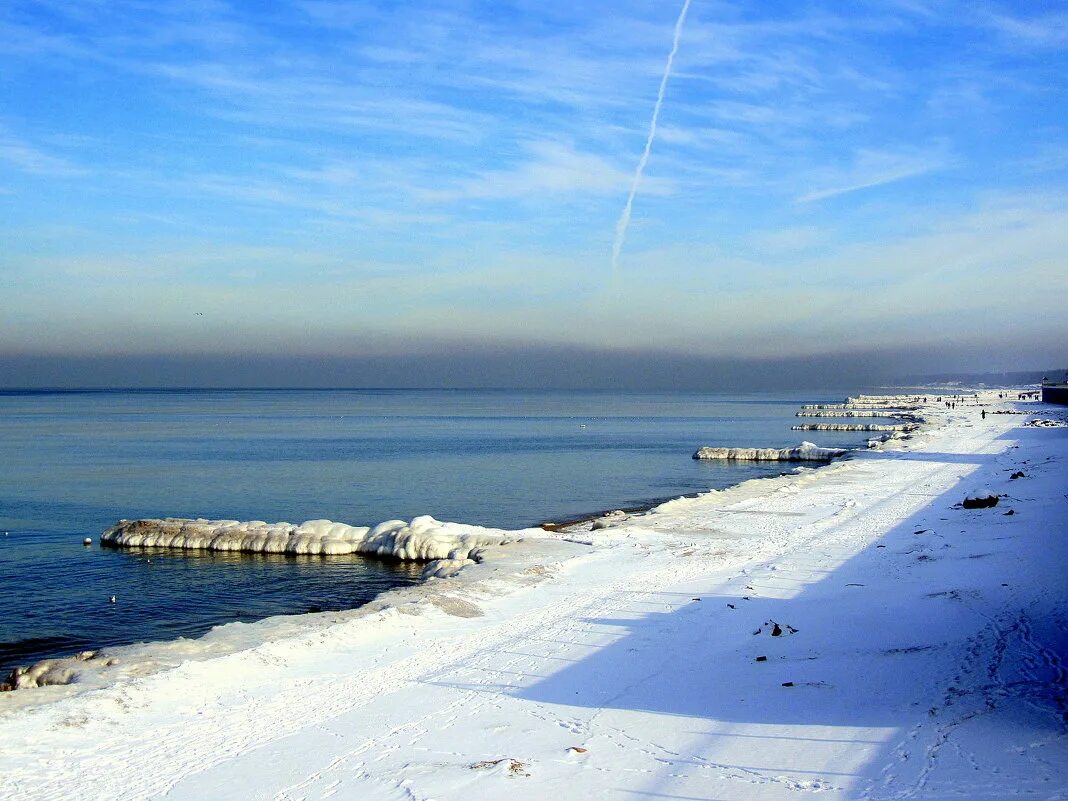 Балтика зимой пустынна и угрюма. Балтика зимой пустынна и угрюма. Балтийское море весна. Балтийское побережье,балтика,. Балтика зимой.
