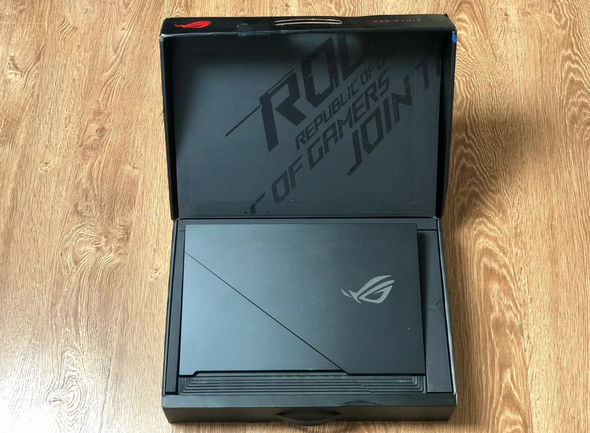 Asus rog scar купить. ASUS ROG scar 17. ASUS ROG scar 17 Box. Ноутбук ASUS ROG Strix scar 17. ASUS ROG Strix scar 17 g732.