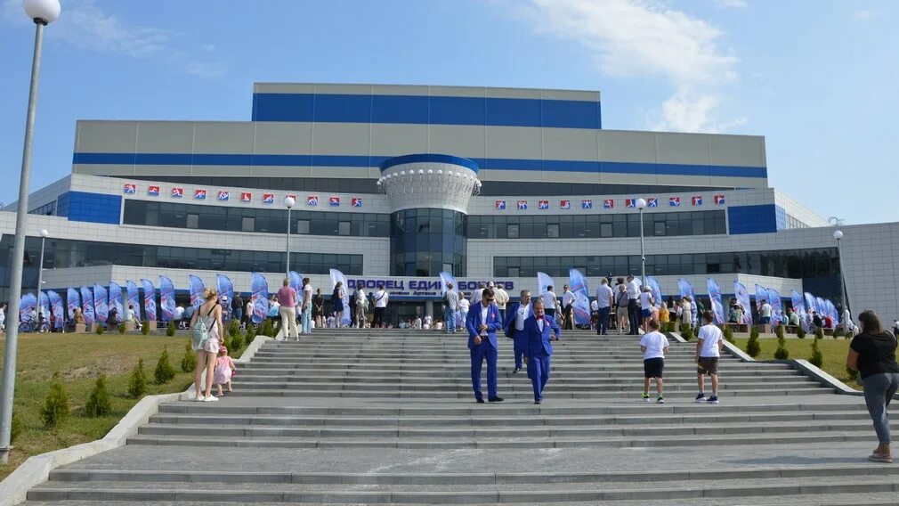 Дворец единоборств брянск осипенко. Открытие дворца единоборств в брянске. Дворец единоборств осипенко брянск. Брянск творец единоборств. Дворец единоборств имени артема осипенко.