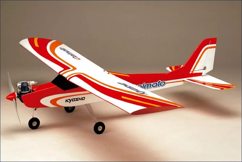 Модель Kyosho Calmato 40. Kyosho Calmato Trainer 40. Радиоуправляемый самолет Kyosho. Kyosho 40 Trainer Calmato Cardinal Red на шасси 11211.