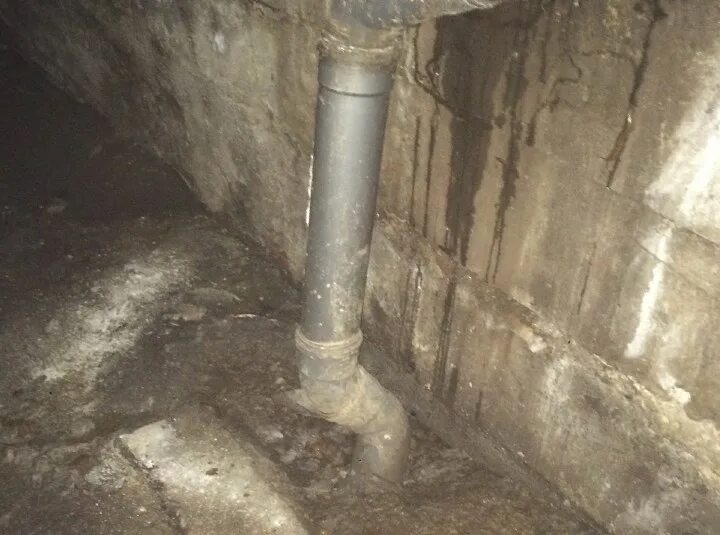 Течь в подвале многоквартирного дома. Течь в подвале многоквартирного дома