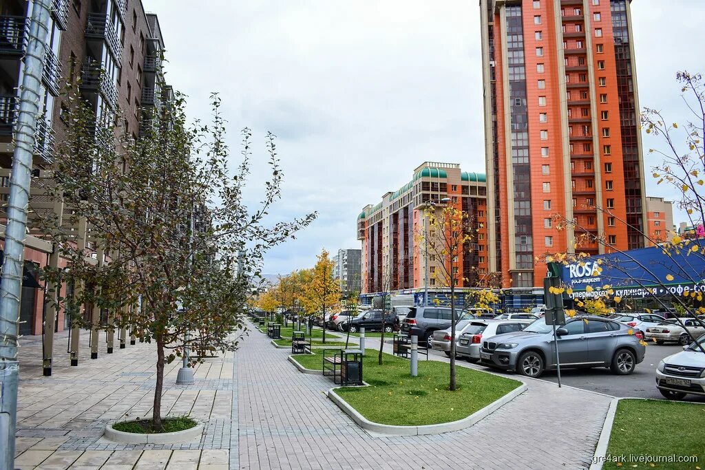 Микрорайон южный берег красноярск. Южный берег красноярск дворы. Жилые микрорайоны красноярска. Южный микрорайон красноярск. Южный берег красноярск капитанская.