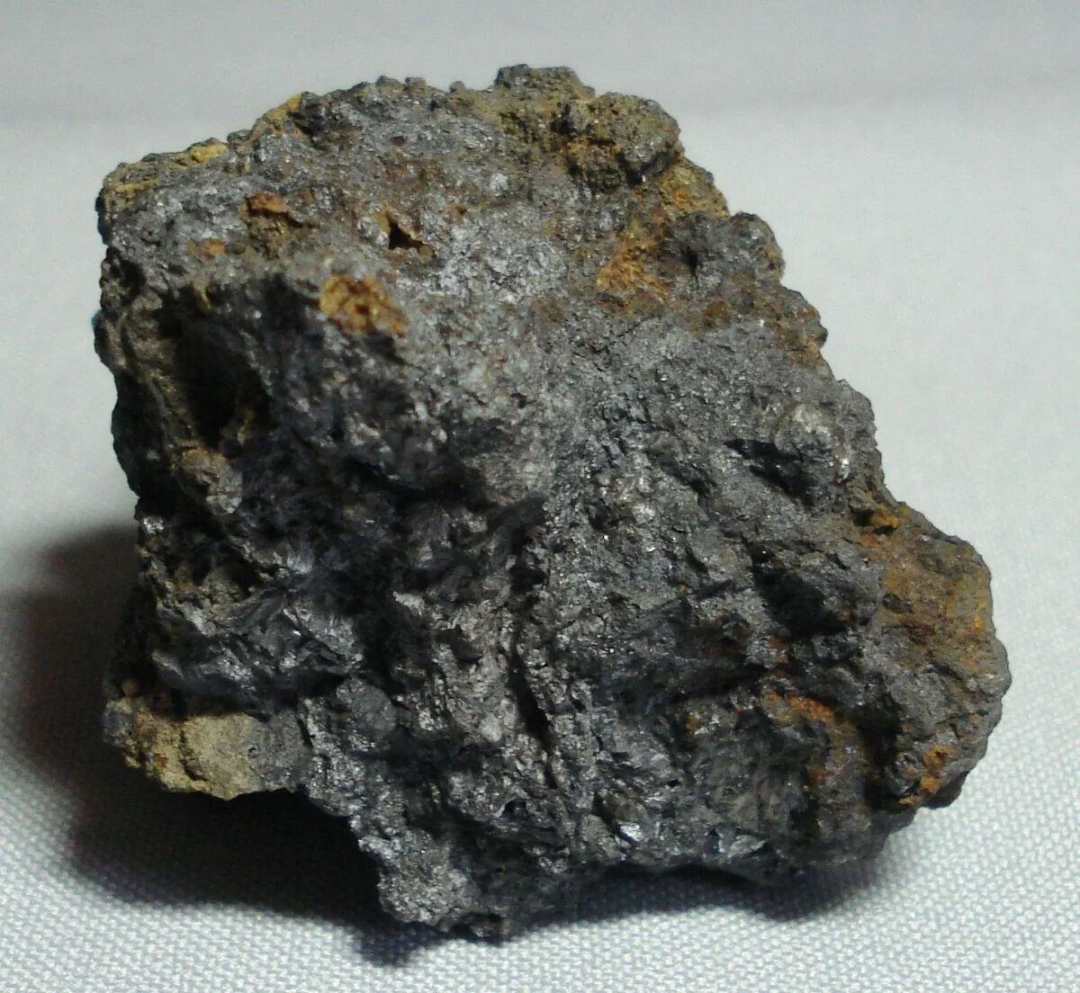 Тодорокит минерал. Ловчоррит минерал. Тодорокит минерал Хибин. Бурая марганцевая руда манганит.