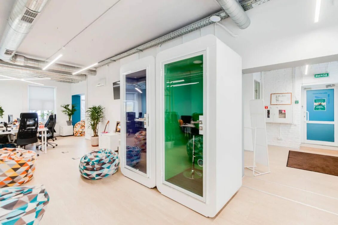 Переговорные кабинки для офисов. Офис в англии. Офис твиттер. Какой у меня офис. Современный офис.