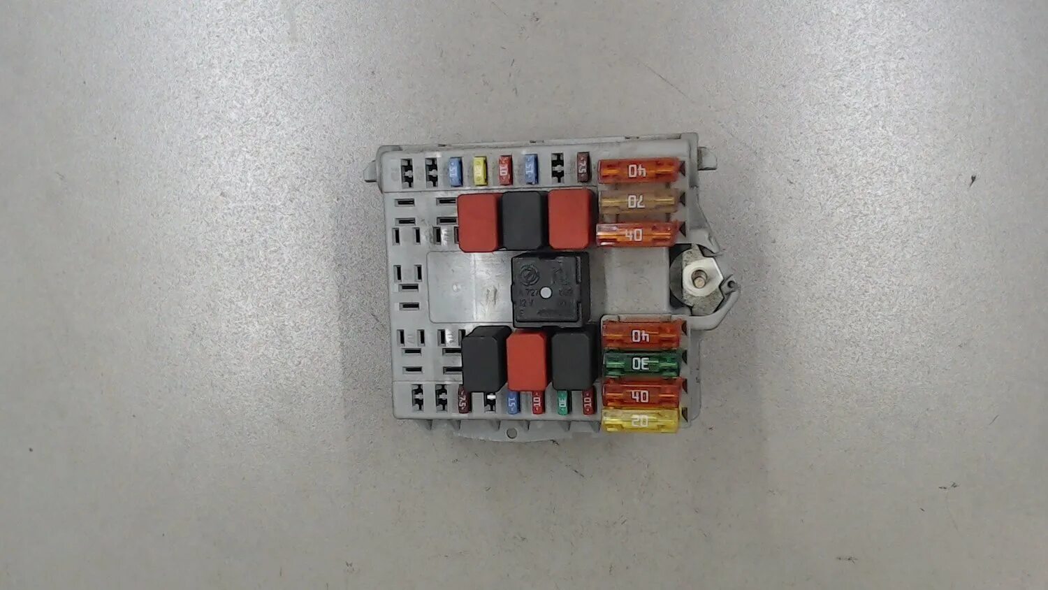 Fiat doblo блок предохранителей. Fiat doblo предохранитель 30a. Опель комбо 2008 блок предохранителей в салоне. Блок предохранителей фиат добло. Fiat doblo 2008 предохранители.