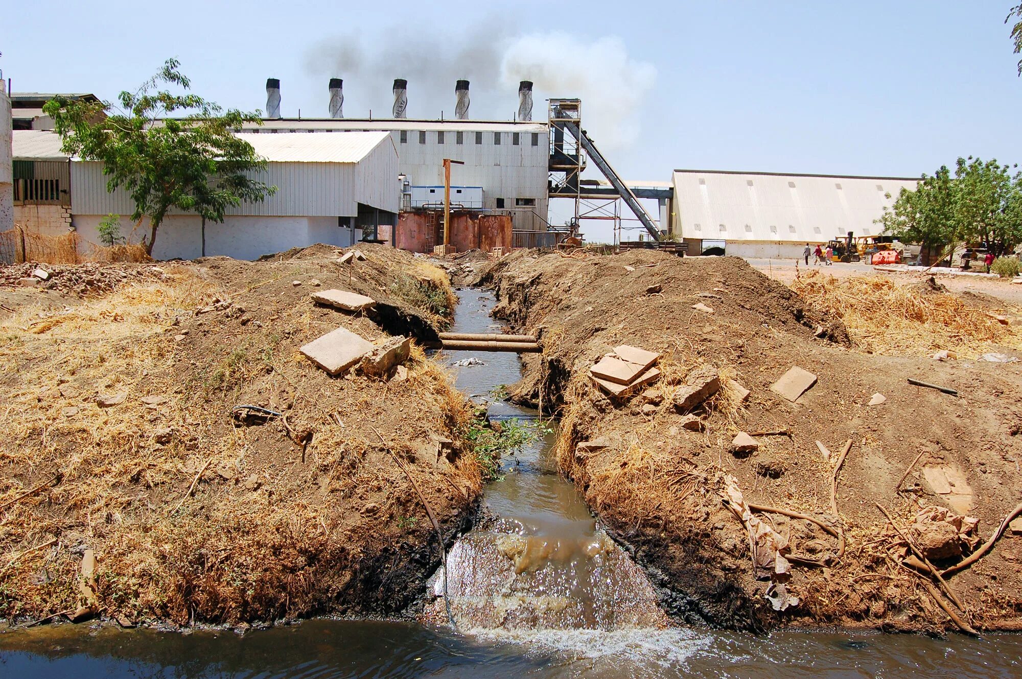 сточные воды таблица. токсичные тяжелые металлы. фото реки рио тинто. химическое загрязнение воды. химикаты в воде.