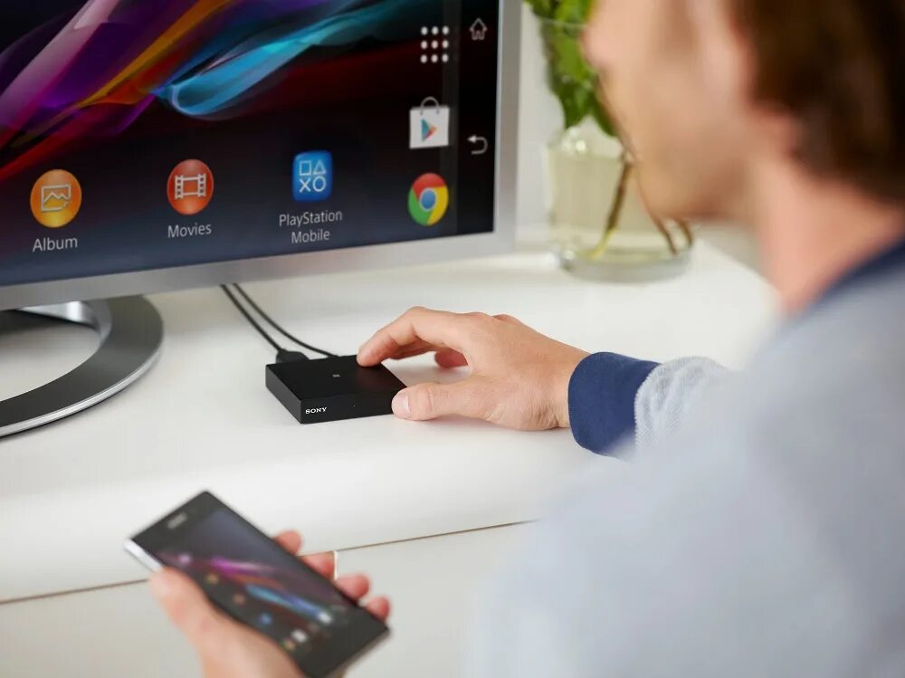 С айфона на телевизор samsung. Планшет sony nfc. Приложения передающие видео на телевизор. Телевизор для презентаций со смартфона. Трансляция с телефона.