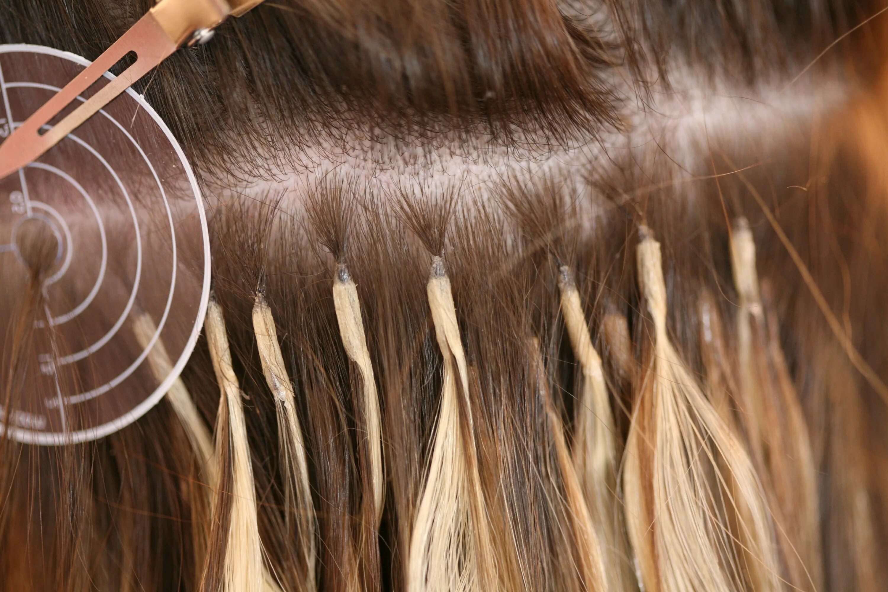 Волосы нужно собирать. Термонити для наращивания волос. Микрокапсульное наращивание волос. Капсулы для наращивания волос. Наращивание прядей.