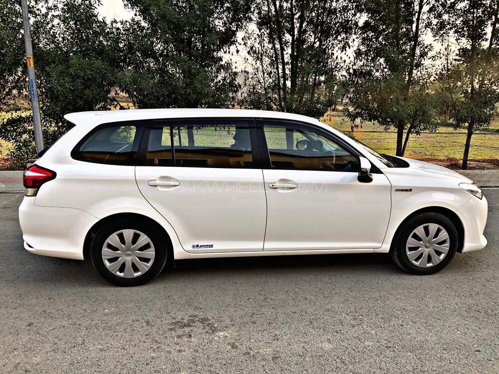 Fielder гибрид. Toyota corolla fielder 2016. toyota corolla fielder hybrid 2016. toyota fielder hybrid. тойота королла филдер 2017 гибрид белый.