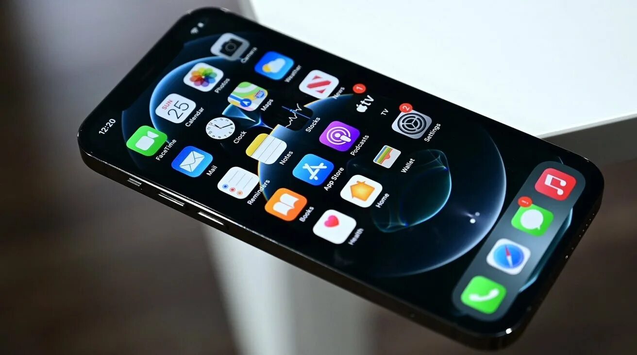 Айфон се 2021. Oled дисплей iphone. Iphone 15 дисплей. Iphone 15 oled. Se 2021.