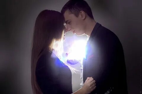 И на двоих любовь одна
