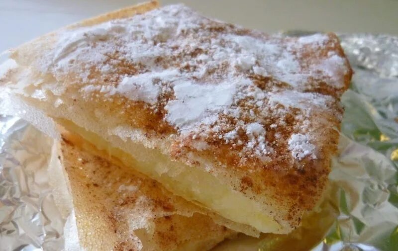 Греческая бугаца. Греческий пирог с кремом бугаца. Пирог бугаца с заварным кремом. Греческий пирог с кремом бугаца. Греческий пирог с кремом бугаца.