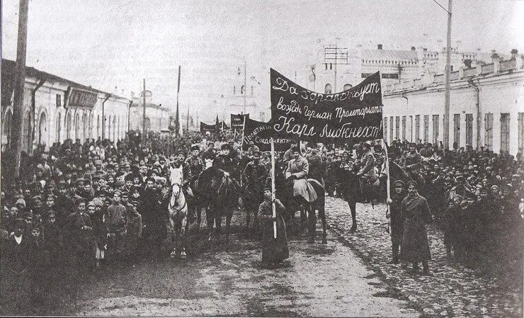 Петроград после революции 1917 года. Псков в октябре 1917 году. Петроград октябрь 1917. Митинги октября 1917 революции. Митинг 1917