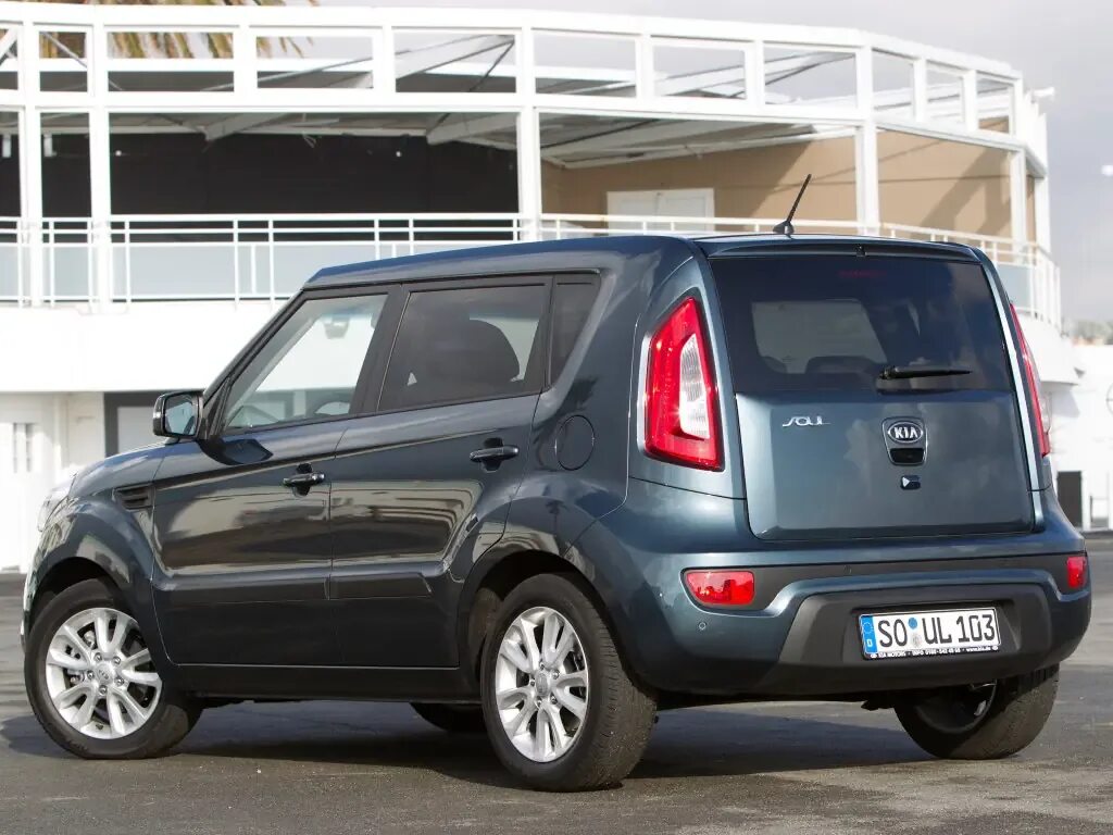 KIA SOUL 2012 FULL REVIEW - CAR & DRIVING - YouTube