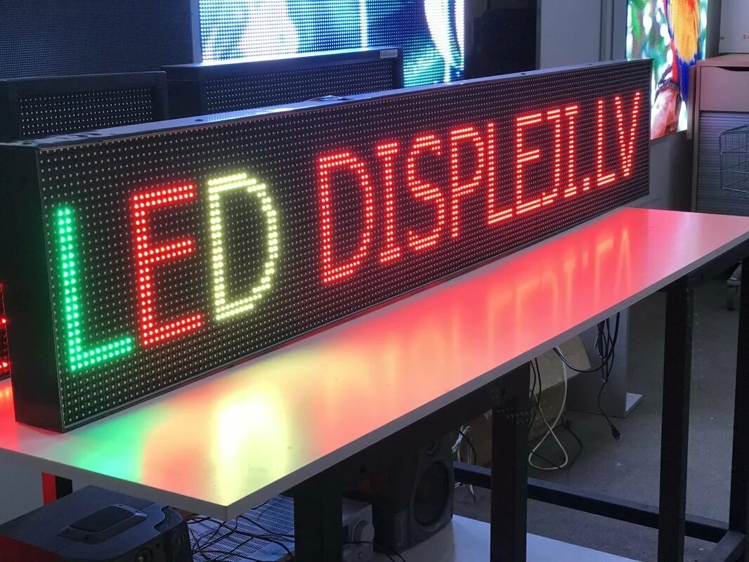 Led monitoring. Табло бегущая строка. светодиодная led бегущая строка. led дисплей. светодиодное табло.