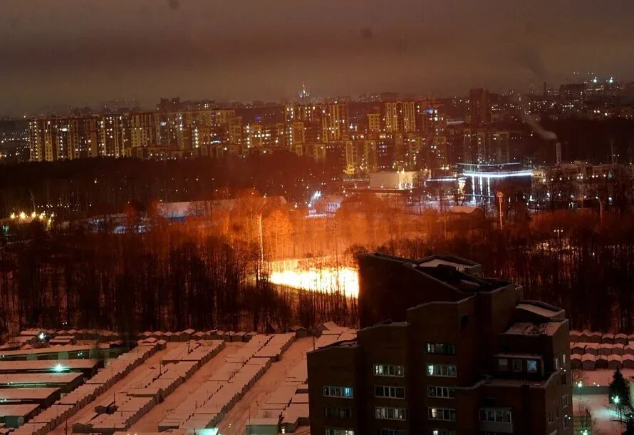 Удельная район спб. Красное зарево удельный парк. Удельная район. Район Удельная Санкт-Петербург. Удельный парк ночью.