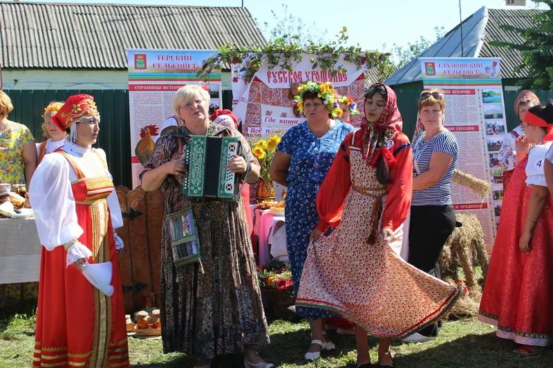 Село августа. Фестиваль русского сарафана изосимово. изосимово мичуринский район. праздник русского сарафана мичуринский район. село изосимово.